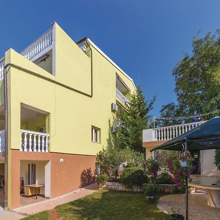 4 Bedroom Beautiful Apartment In Štinjan Exterior foto